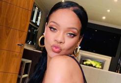 Rihanna'dan cesur 'Sevgililer Günü' paylaşımı
