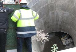 Kullandığı iş makinesi ile birlikte 25 metreden düştü! 'Nasıl olduğunu anlamadık'