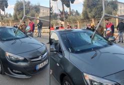 Devrilen direk otomobilin ön camına ok gibi saplandı! Sürücü...