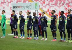Sivasspor - Fenerbahçe maçına damga vurdu! İsmail Kartal'dan bomba hamle! İnanılmaz pozisyon, Berke Özer kalesini terk etti ve...