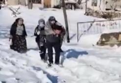 Bakan Koca, hastayı sırtında taşıyan 112 çalışanının videosunu paylaştı