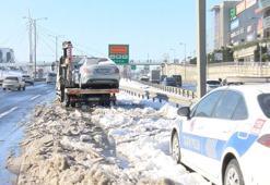 İstanbul'da yollara bırakılan araçlar çekiliyor! Vali Yerlikaya uyarmıştı