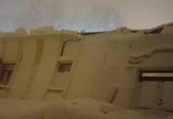 Kar yağışı nedeniyle düğün salonu çöktü