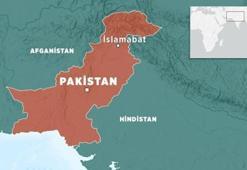 Pakistan’da askeri kampa saldırı: 10 ölü