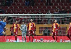 Galatasaray Tuzlaspor'dan 6 yedi Burak Elmas ve Torrent istifaya davet edildi!  Maçta skandal olay! Duşa giden oyuncuyu...