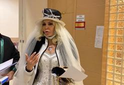 'Sisi' lakaplı Seyhan Soylu, duruşmaya gelinlikle geldi!