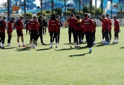 Galatasaray'da 2 futbolcu daha eşyalarını topladı! Ayrılığı kendi açıkladı
