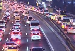 İstanbul'da okullar açıldı; trafik yüzde 52 seviyesinde