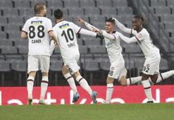 Heyecan dolu maçta 9 gol atıldı Konyaspor Süper Lig'e döndü!