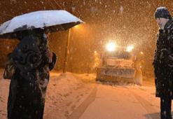 Isparta'da gece başlayan kar yağışı tedirgin etti