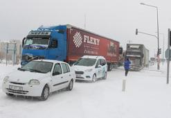 Nevşehir-Aksaray yolunda ulaşıma kar engeli