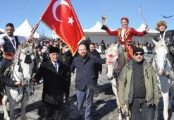 Buz tutan Çıldır Gölü'nde festival