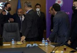 Öfke kontrolü eğitiminde kavga çıktı! Trajikomik olay