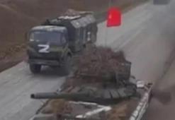 Rus tankları yola çıktı! Flaş bayrak detayı