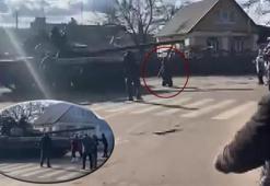 Ukrayna’da halk Rus tanklarının önüne geçerek elleriyle durdurmaya çalıştı!