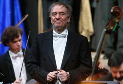 Ünlü orkestra şefi Valery Gergiev'e 24 saat süre! 'Putin'i kına yoksa kovulursun'