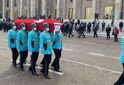 Eski bakan Sadi Somuncuoğlu için TBMM'de tören