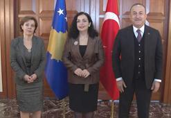 Bakan Çavuşoğlu, Kosova Cumhurbaşkanı ile bir araya geldi