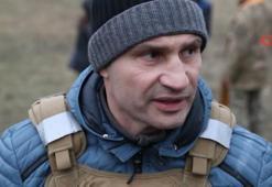 Kiev Belediye Başkanı Kliçko, kenti savunmak için hazırlıklara katıldı