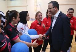 Cumhuriyet tarihinin en yüksek oranı! 11 milyon lisanslı sporcunun yüzde 40'ı kadın