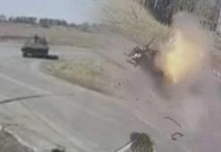 Rus tankı, Ukrayna'da sivil aracı vurdu! Dehşet anları...