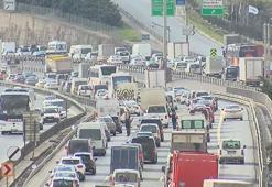 İstanbul'da turuncu kodlu kar alarmı! Trafik felç oldu