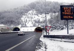 Bolu Dağı geçişinde kar yağışı