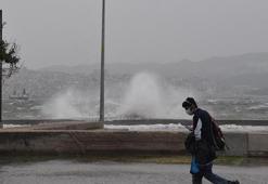 İzmir’de vapur seferleri iptal edildi