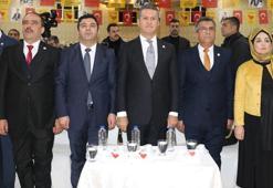 Sarıgül Diyarbakır’da; evlat nöbetindeki aileleri ziyaret etti