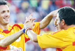 Barcelona ve Galatasaray'ın efsane isimleri Hagi ve Popescu Nef’in davetlisi olarak İstanbul’a geliyor