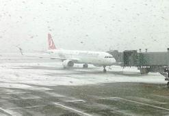 İstanbul Havalimanı'nda kar