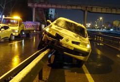 Avcılar’da kararsız sürücü otomobiliyle bariyere çarptı
