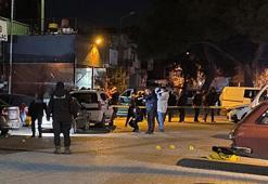 Manisa'da eğlence mekanı önünde silahlı kavga; 3 yaralı