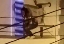 Kadın balkona çıkıp bağırınca ortalık karıştı! Polis ve itfaiye geldi!