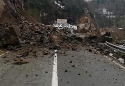 Rize’de heyelan; düşen kayalar yolu kapattı