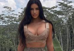 Kim Kardashian gece yarısı plaja indi!