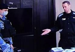 Putin'in en büyük rakibi Navalni'ye hapis cezası! Son hali dikkat çekti