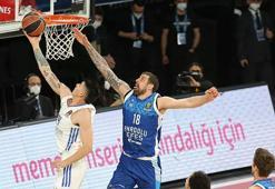 Real Madrid Micic ve Moerman'ı durdurmadı Anadolu Efes 'olmaz' denileni başardı!