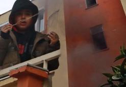 Apartmanda yangın çıktı, balkonda mahsur kalan çocuk ellerini açıp ağlayarak dua etti