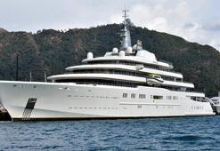 Rus milyarder Abramoviç'in mega yatına yaklaşan teknelere sirenli uyarı