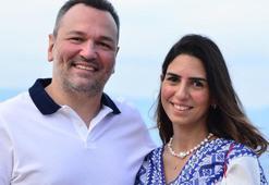 Ali Sunal ile eşi Nazlı Kurbanzade evlilik yıldönümlerini Paris'te kutladılar!