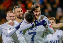 Mesut Özil gemileri yaktı! Canlı yayında duyurdu "Adamı bitirmek için her şeyi yaptı"