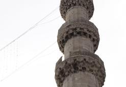 Süleymaniye Camii minaresi şerefesinden parça koptu!