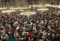 Ayasofya Camii'nde 88 yıl sonra ilk teravih namazı kılındı!