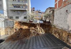 Arnavutköy'de toprak kayması! Bina boşaltıldı