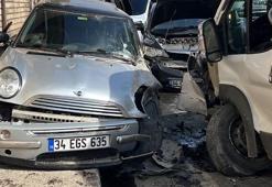 Beykoz'da ters şeritteki servis minibüsü ile otomobil çarpıştı