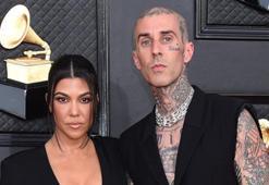 Kourtney Kardashian ile Travis Barker evlendi!