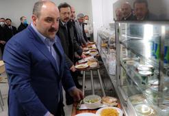 Bakan Varank, TOGG'un Gemlik'teki tesisinde işçilerle iftar yaptı