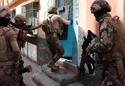 Zırhlı araçlar ve özel harekat polisleri, sokakları ablukaya aldı! Flaş operasyon