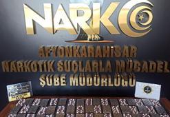 Polis durdurduğu araçta 800 adet uyuşturucu hap ele geçirdi